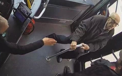İstanbul'da ölüm otobüse bindikten sonra geldi! Şoförün çabası da kurtaramadı