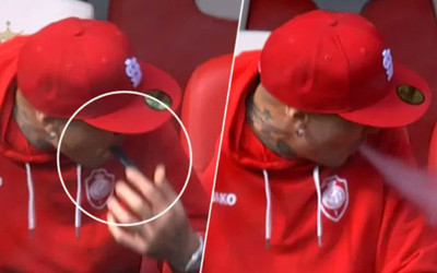 Yıldız futbolcudan skandal hareket: Yedek kulübesinde elektronik sigara içti, yer yerinden oynadı!