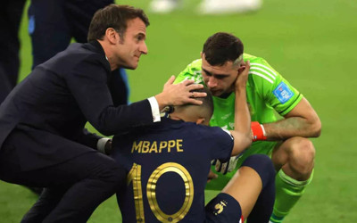 Arjantin maçı sonrası Mbappe'nin zor anları! Emmanuel Macron teselli etti