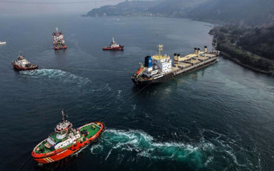 Beykoz'da karaya oturan gemi kurtarıldıktan sonra Büyükdere’ye çekildi