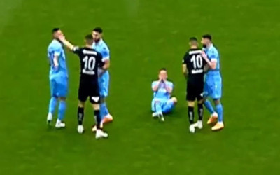 Rakibine tokat attı, saha bir anda karıştı: Kırmızı kart gören Belhanda rekor kırdı!