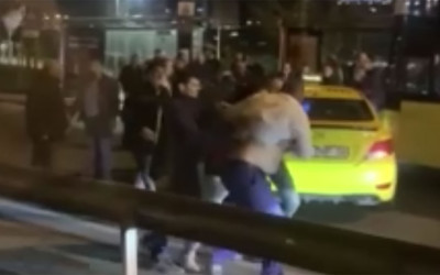 İstanbul’da birbirinden ilginç trafik kavgaları! Bastonlu, bıçaklı ve yumruklu kavgalar kamerada