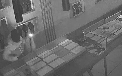 İki dakikada 7 milyonluk kuyumcu vurgunu kameraya yansıdı