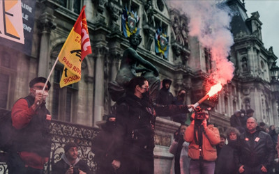 Fransa'da emeklilik reformu karşıtı gösterilerde tansiyon düşmüyor