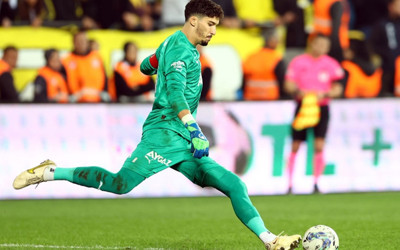 Fenerbahçe'de Altay Bayındır ameliyat oldu