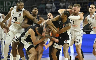 Real Madrid-Partizan maçında kavga! Hakemler maçı erken bitirdi
