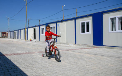 İskenderun'da kurulan 260 konteynerde yaşam başladı