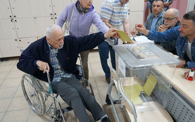 13. Cumhurbaşkanı seçimi ikinci tur oylaması başladı! Seçimden çok ilginç manzaralar