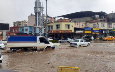 Hatay Kırıkhan'da fırtına ve şiddetli yağış