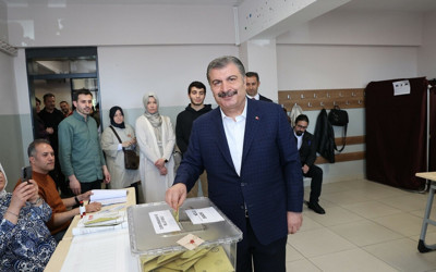 Sağlık Bakanı Fahrettin Koca, oyunu Üsküdar'da kullandı