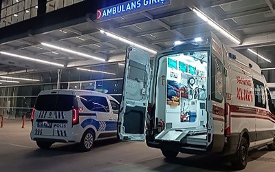Hayırsız evlat kız arkadaşını eve almayan annesini döverek hastanelik etti
