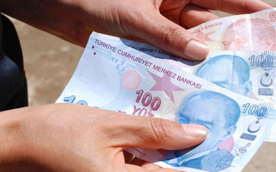 İzmir'de üzerinden 42 bin lira sahte para çıkan kişi tutuklandı!