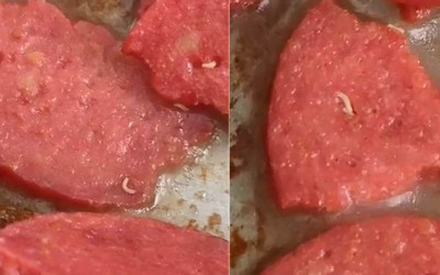 Kızartırken neye uğradığını şaşırdı! Marketten aldığı sucuğun içinden kurtçuk fışkırdı