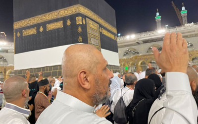 Kabe'de Müslümanlar sağanak altında akşam namazı kıldı
