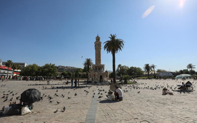 İzmir'de caddeler ve meydanlar boşaldı! Sıcak yüzünden herkes evde!