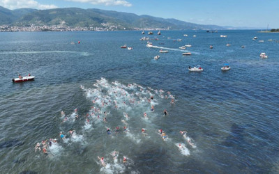 İzmit Körfezi'nde 2 bin 650 metre kulaç attılar!