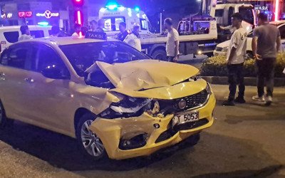 Zonguldak'ta taksi ile otomobil çarpıştı, 10 kişi yaralandı!