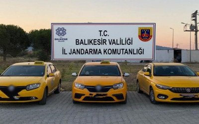 Balıkesir'de taksici kılığında göçmen kaçakçıları yakalandı!