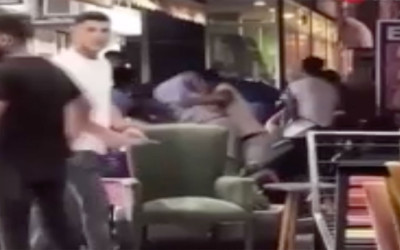 Trafik magandaları yol verme kavgasıyla dehşet saçtı! Bıçaklar, silahlar konuştu:1 ölü 12 yaralı