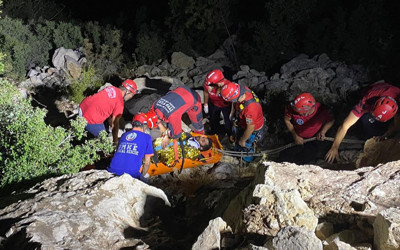 Muğla'da kayalıktan düşerek yaralanan kişi kurtarıldı