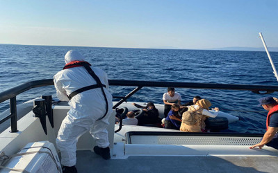 Balıkesir'de 19 düzensiz göçmen Sahil Güvenlik ekipleri tarafından kurtarıldı.