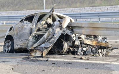 Kocaeli'de otomobil bariyerin içinden geçti! 2 kişi öldü, 1 kişi yaralandı!