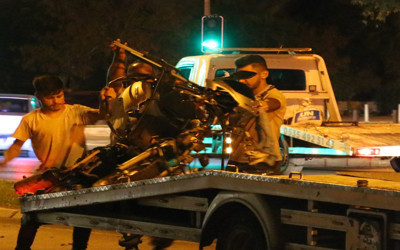 İzmir'de otomobil ile motosiklet çarpıştı! Kurye hayatını kaybetti