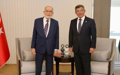 Temel Karamollaoğlu’ndan Ahmet Davutoğlu’na ziyaret