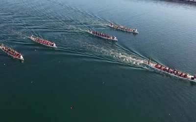 Çalışanlar Dragon Festivali'nde bot yarışlarında mücadele ediyor