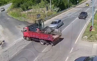 Göz göre göre gelen kazalar kameralara böyle yansıdı!