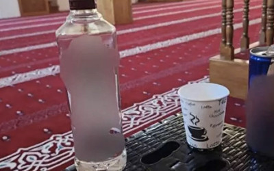 Sosyal medya hesabından camide alkollü fotoğraf paylaşmıştı! Cezası belli oldu