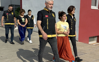Adana'da 15 evden hırsızlık yapan 3 kişi tutuklandı! Hırsızlık anları kamerada