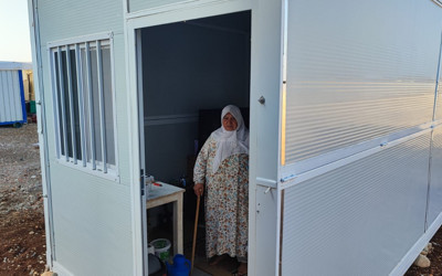 Adıyaman'da yalnız yaşayan yaşlı kadın konteynerde karanlıkta kaldı