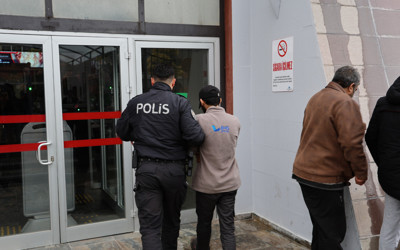 Eskişehir'de park halindeki 18 aracın lastiğini bıçaklayan şahıs adliyeye sevk edildi