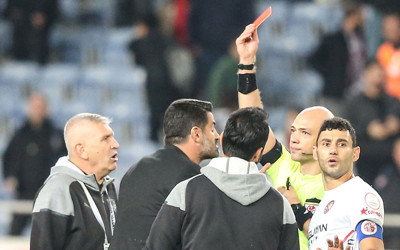 Volkan Demirel kırmızı kart gördü çılgına döndü
