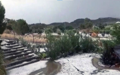 Tatil cenneti Datça beyaza büründü, dolu yağdı