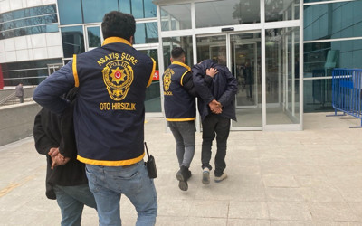 Ağır hasarlı binalardan eşya çaldığı iddia edilen 2 şahıs yakalandı