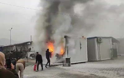 Konteynerde çıkan yangın, çevreye sıçramadan söndürüldü