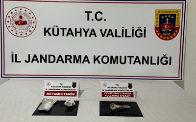 Kütahya’da şüpheli araçta uyuşturucu ele geçirildi, 3 kişi gözaltına alındı