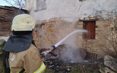 Karabük'ün Safranbolu ilçesinde iki katlı bir ev yandı
