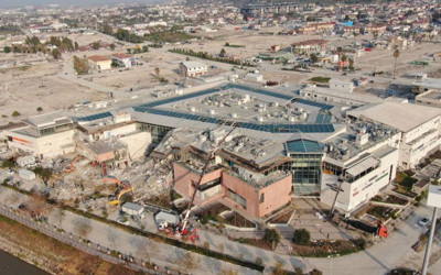 150 milyon dolarlık alışveriş merkezinin yıkımına başlandı!