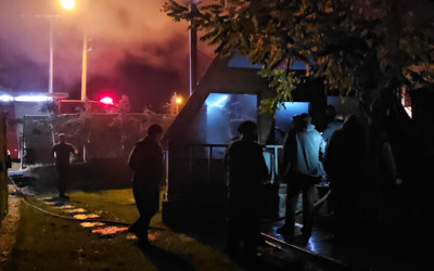 Sapanca’da bungalov ev alevlere teslim oldu
