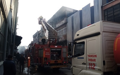 Bursa’da mobilya imalathanesinde korkutan yangın