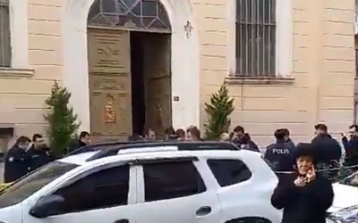 İstanbul'da Santa Maria İtalyan Kilisesi’ne ayin sırasında silahlı saldırı! 1 kişi öldü, kar maskeli 2 saldırgan kaçtı