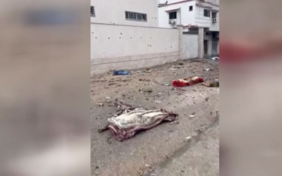 Gazze'de İsrail saldırısında öldürülen Filistinlilerin cansız bedenleri etrafa saçıldı