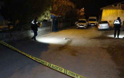 Ağır yaraladığı arkadaşını hastaneye bırakıp kaçtı