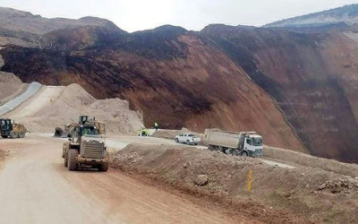 Erzincan'da altın madeninde facia! Toprak altında kalan işçiler var! İşte toprağın kaydığı dehşet anları...