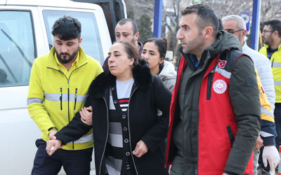 9 madencinin aileleri gözyaşları içinde gelecek güzel haberi bekliyor! Arama kurtarma çalışmaları sürüyor