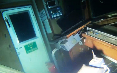 Marmara'da batan geminin içindeki aramalar görüntülendi kaptan köşkü ve odalar