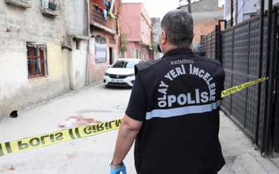 Adana'da bir baba 19 yaşındaki kızını defalarca bıçakladı
